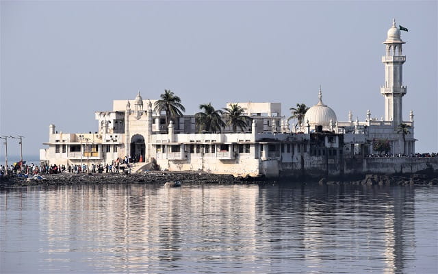 Haji Ali Dargah Mumbai in Hindi हाजी अली दरगाह का हिला देने वाले रहस्य